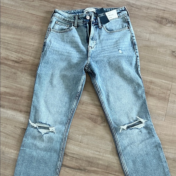 Abercrombie & Fitch Women's Light Blue Skinny Jeans - Picture 3 of 9